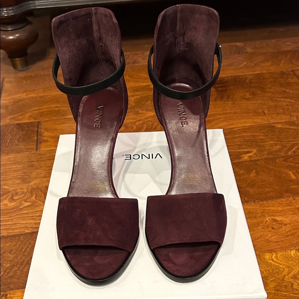 Vince Adley Fig / Black Suede Sandal. Size 9.  NWT